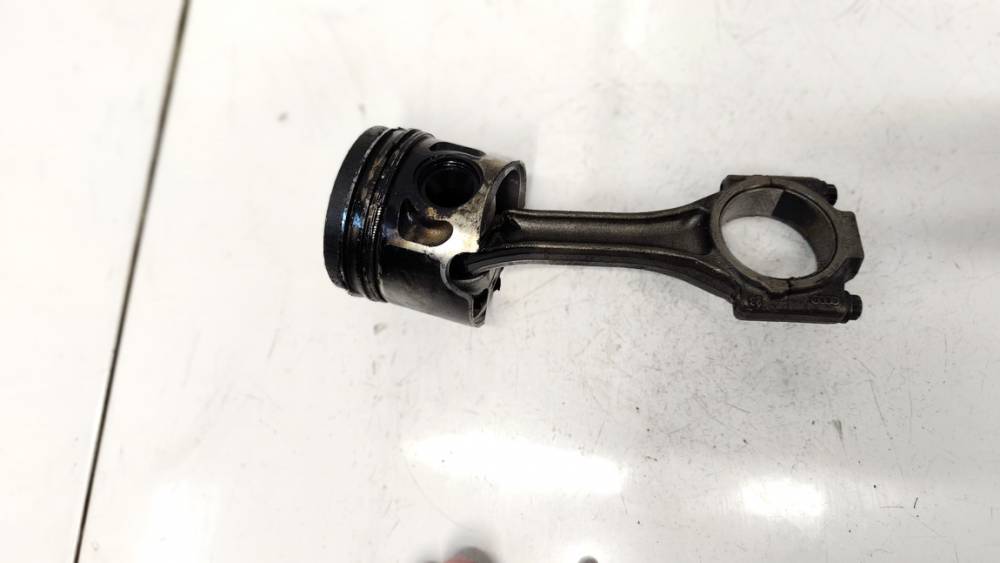 038G Volkswagen Caddy 2007 Stumoklis su svaistikliu