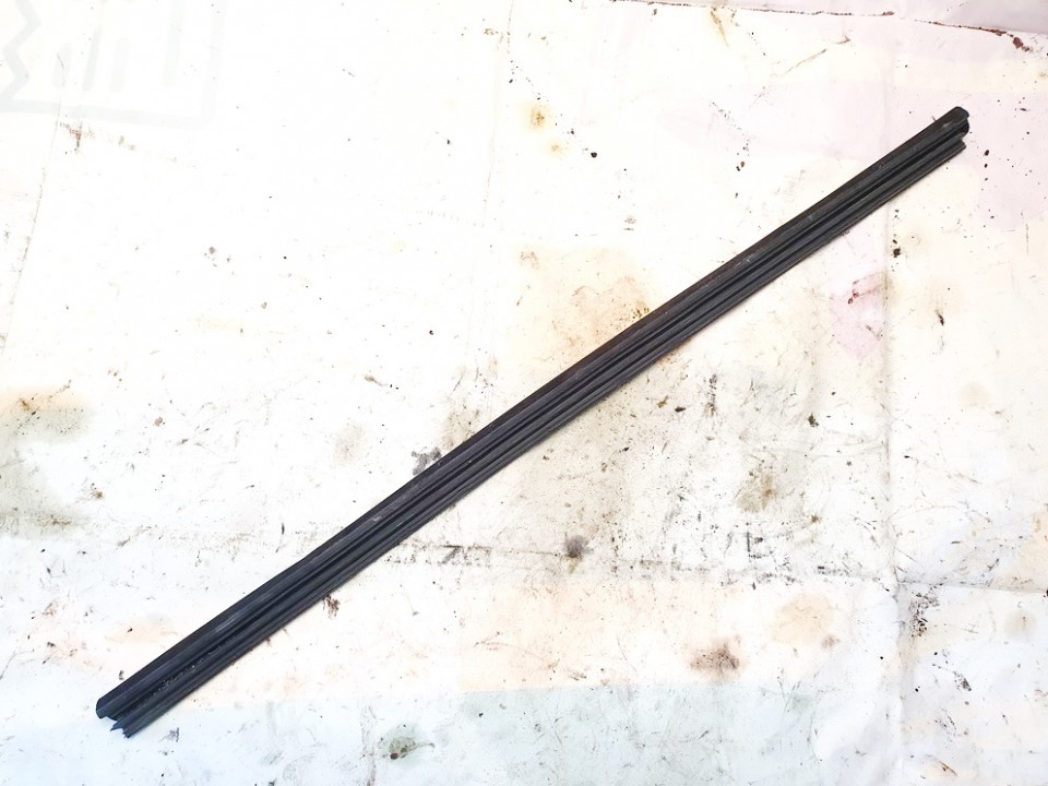 Toyota Avensis 2007 Garniture Avant Fenêtre Côté Gauche