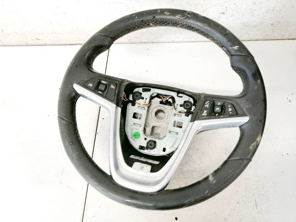 13305818 Opel Astra 2009 Steering wheel
