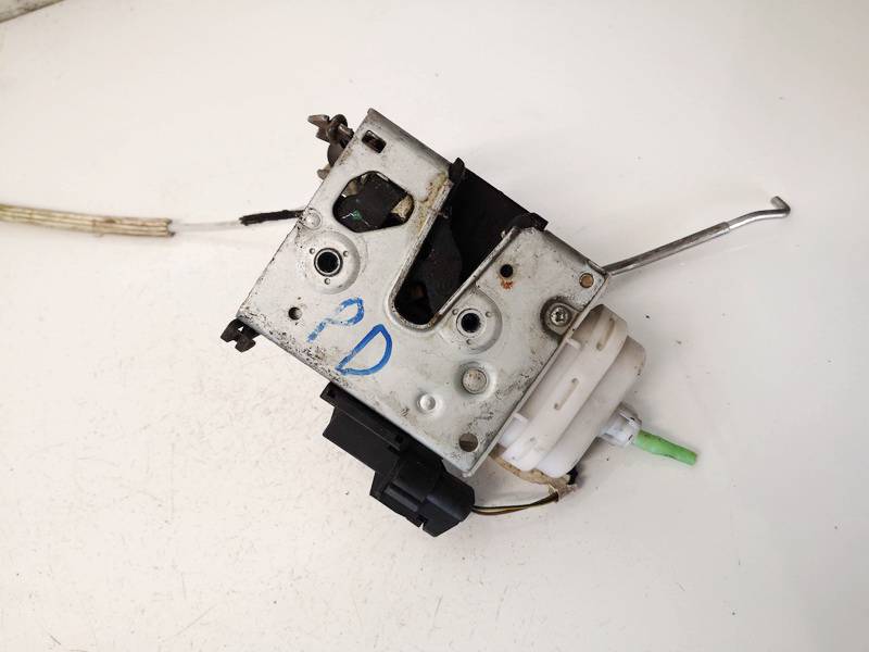 4D1837016D Audi A4 1999 Zamek drzwi - PRZEDNIE PRAWE