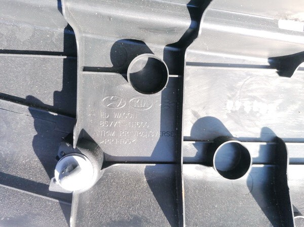 857711H600 Kia Ceed 2009 Bagazines vidine apdaila prie spynos - Thumbnail 3