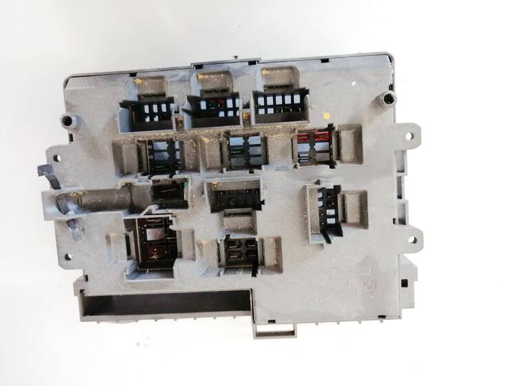 911944605 BMW 3-Series 2011 Fuse box