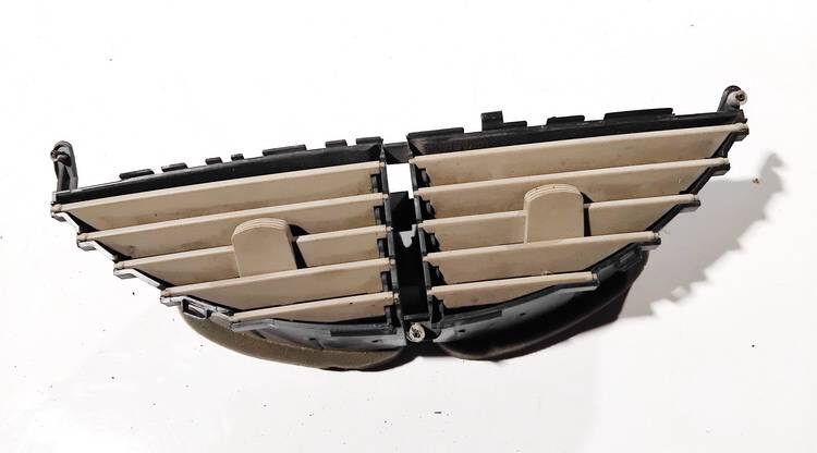 687505Z000 Nissan Quest 2004 Wloty powietrza do kabiny