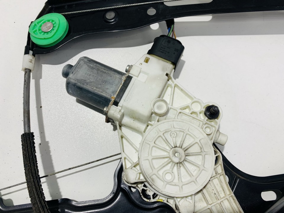 0130822227 BMW 1-Series 2007 Window Motor - FRONT RIGHT