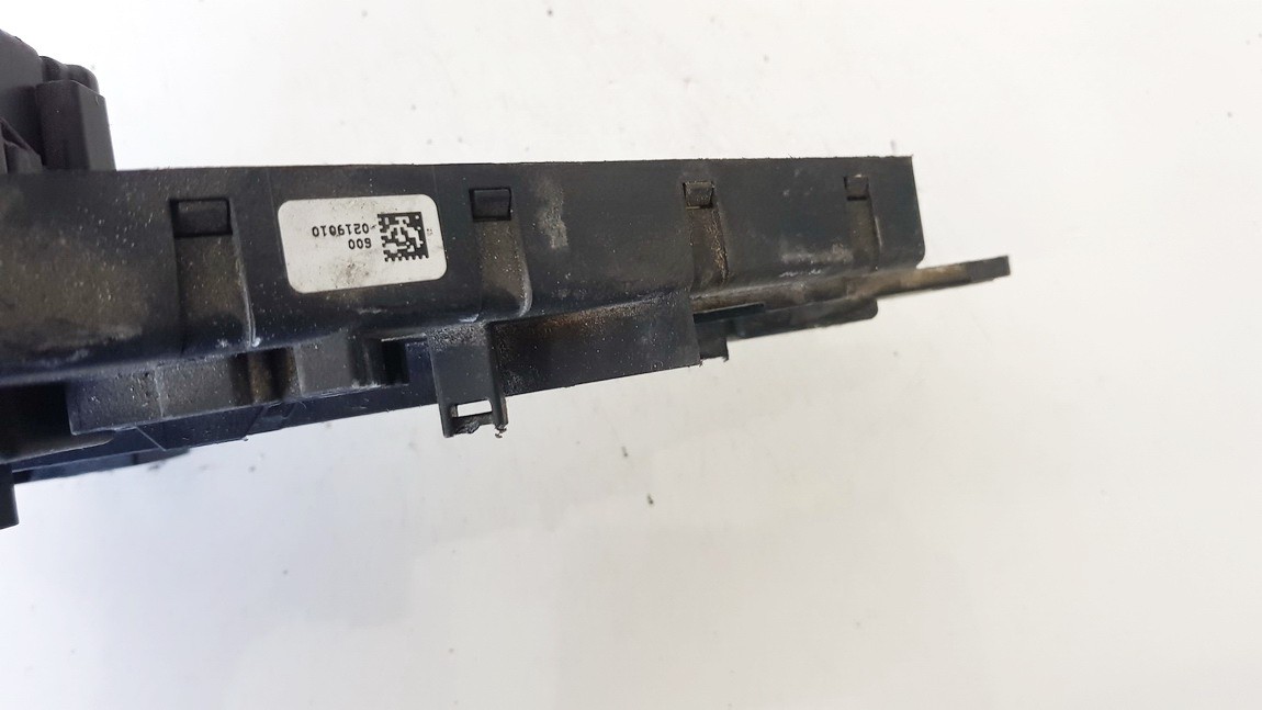 690661901 BMW 5-Series 2005 Fuse box - Thumbnail 3