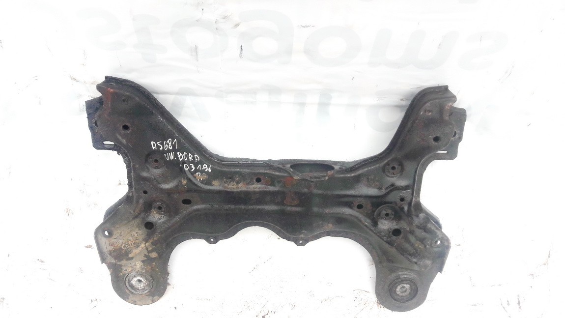 Volkswagen Bora 2003 Belka silnika - PRZEDNIE
