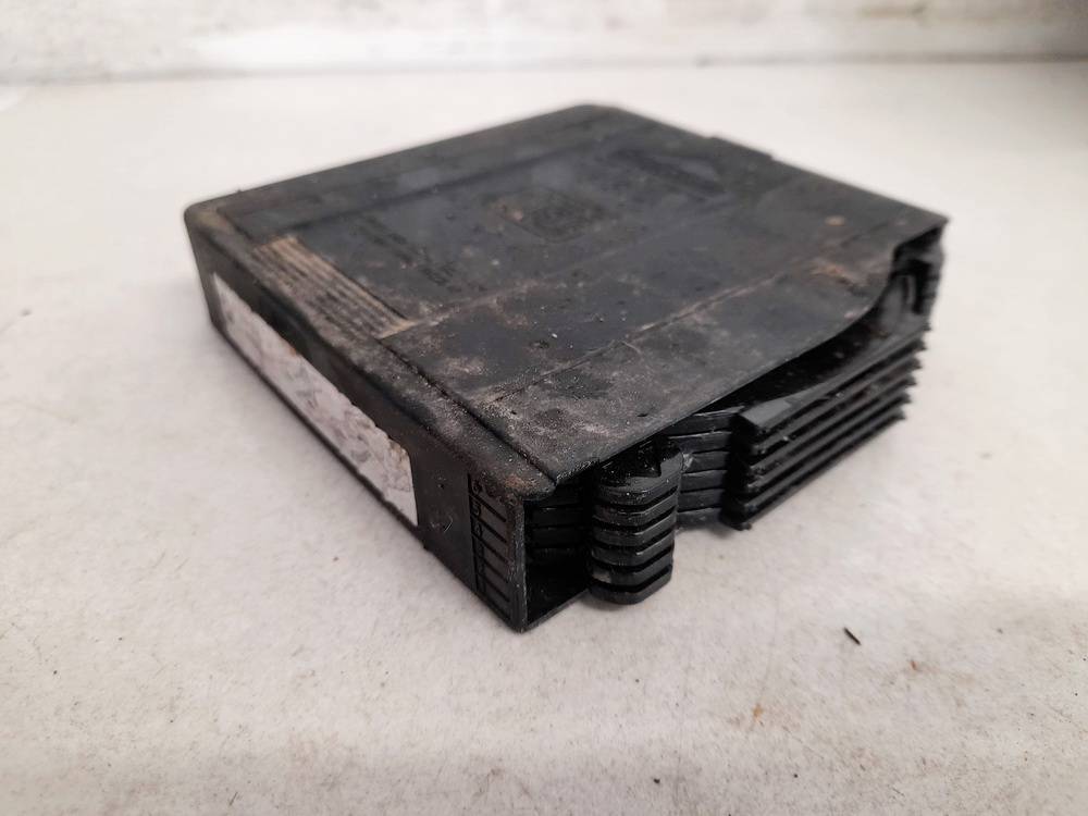 8364931 BMW 5-Series 2002 CD changers