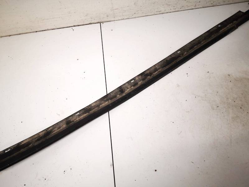 8D0837477 Audi A4 1998 Glass Trim Molding-weatherstripping - FRONT LEFT