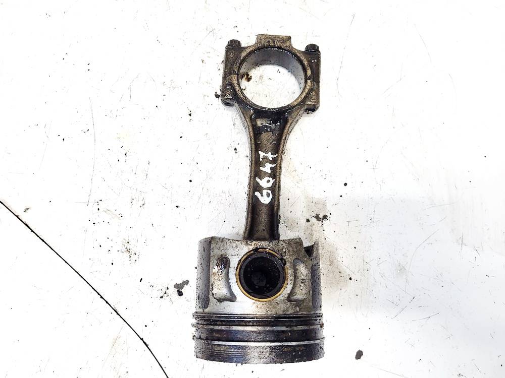 Ford Galaxy 2001 Piston and Conrod (Connecting rod)