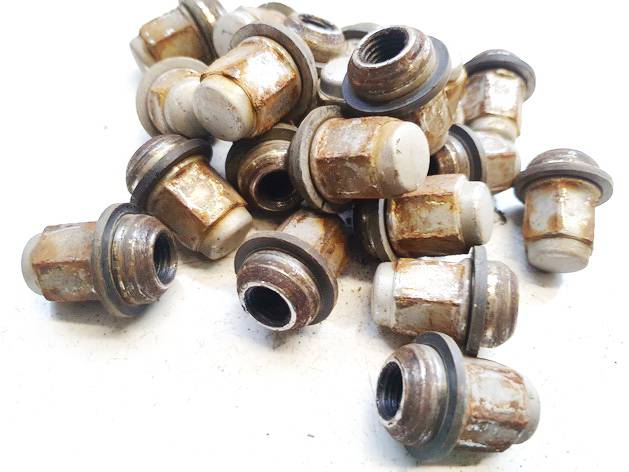 Honda Civic 2006 Tuercas-tornillos