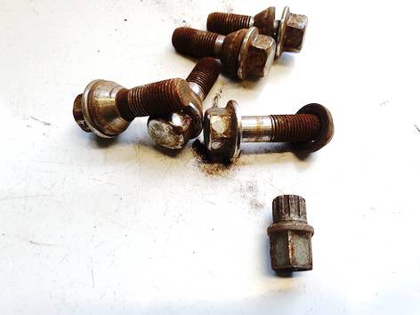 Volvo V70 2008 Болты колесные пакет