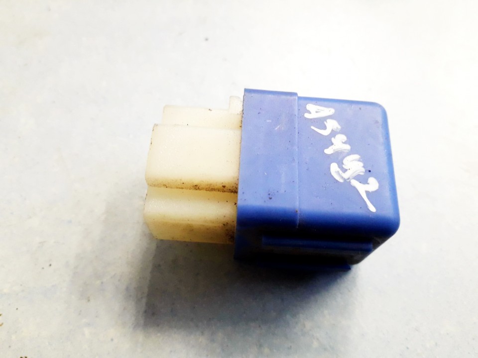 2523079981 USED Relay module Nissan Almera 1997 1.6L EIS00934288