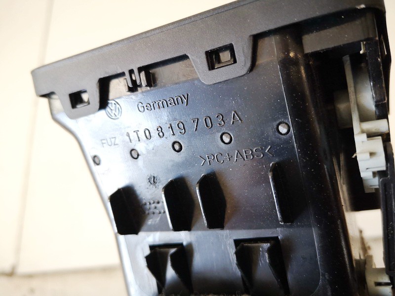 1T0819703A Volkswagen Touran 2004 Dash Vent (Air Vent Grille) - Thumbnail 3