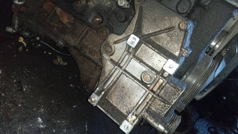 058260885 Audi A4 1995 Moottorin kiinnike