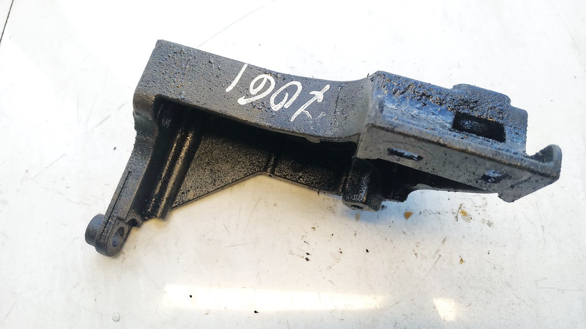 8200157461 USED Engine Mount Bracket and Gearbox Mount Bracket Renault