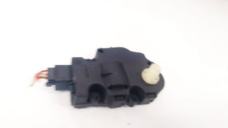 410475520 Audi A4 2016 Sildītāja vārsta motoriņš - Thumbnail 2