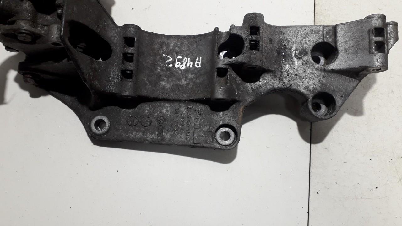 045903143C Volkswagen Bora 2004 Engine Mount Bracket and Gearbox Mount Bracket