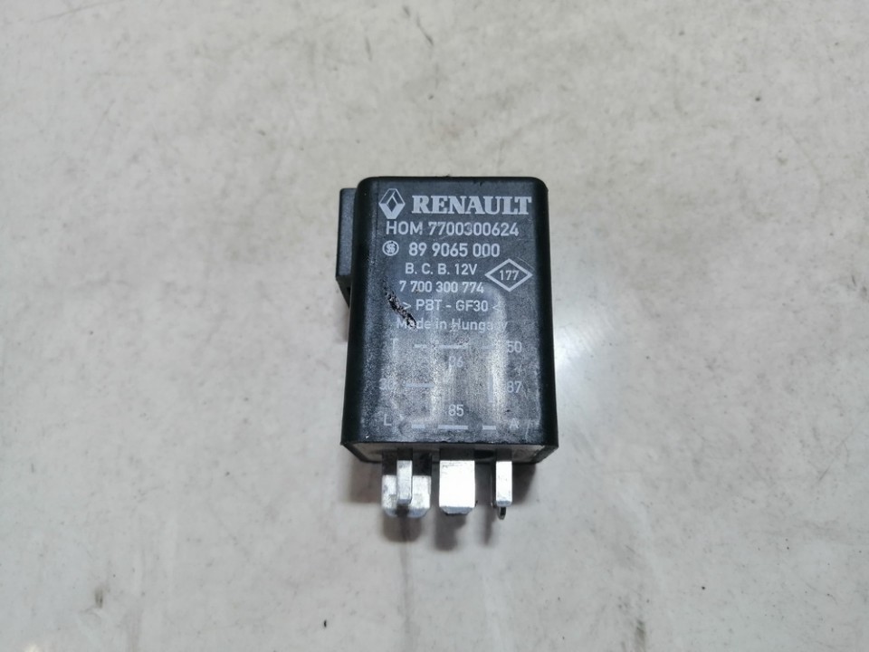 7700300624 899065000 Glow plug relay Renault Master 2001 27EUR
