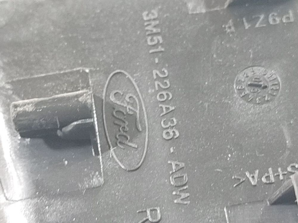 3M51226A36ADW Ford Focus 2007 Salona apdare (plastmasas) - Thumbnail 4