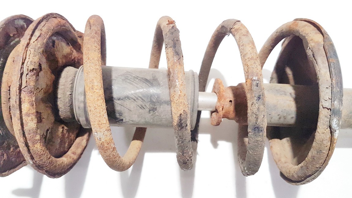 Mitsubishi Lancer 1995 Amortizatoriaus Spyruokle Priekine