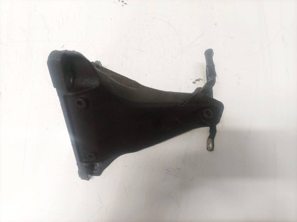 8D0199308L Audi A4 1997 Engine Mount Bracket and Gearbox Mount Bracket
