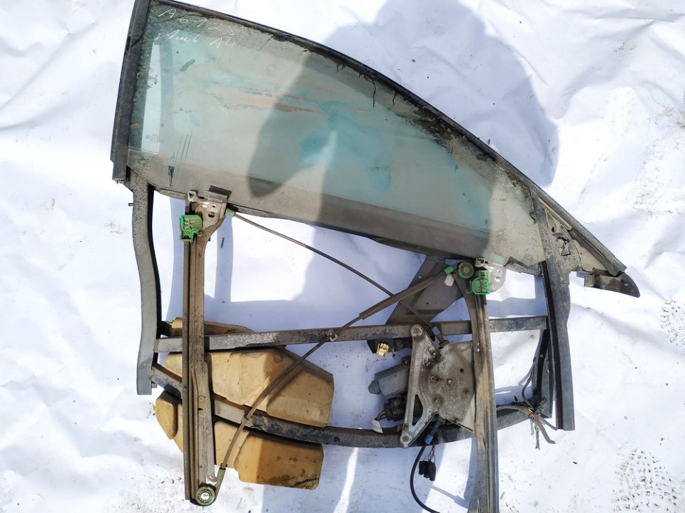 8D0837398C Audi A4 1997 Duru lango pakelejas P.D.