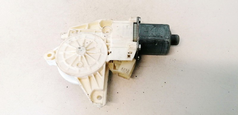 0130822440 Mercedes-Benz C-CLASS 2008 MOTEUR DE LEVE VITRE AVANT DROIT