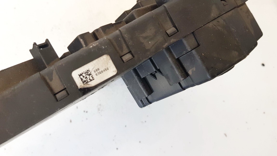 690661901 BMW 5-Series 2006 Fuse box - Thumbnail 2