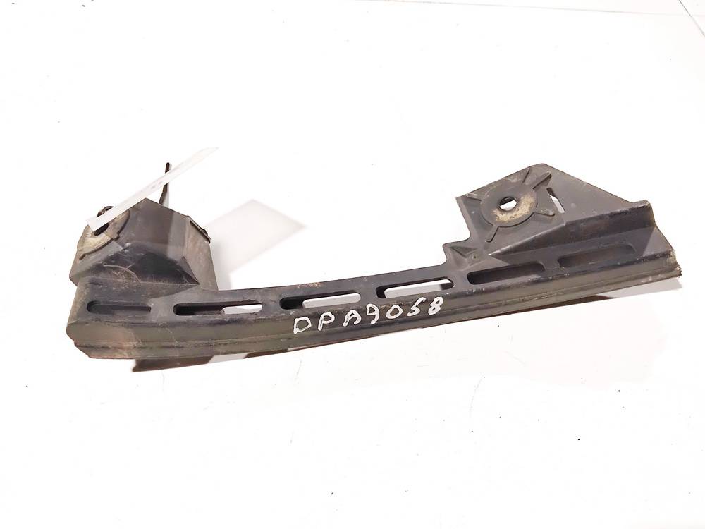 1T0807890B Volkswagen Caddy 2005 Puskurin kiinnike - EDESSÄ OIKEALLA