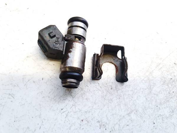 9F533KA Ford Fiesta 2006 Wtryskiwacz Paliwa