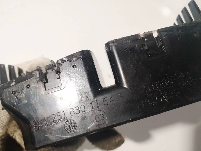 A2518301154 Mercedes-Benz R-CLASS 2009 Dash Vent (Air Vent Grille) - Thumbnail 3