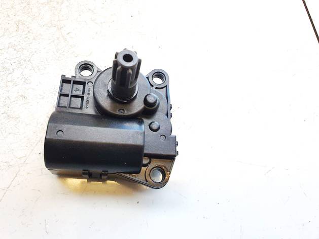 150064000A Tesla Model Y 2023 Silnik klapki nagrzewnicy - Thumbnail 3