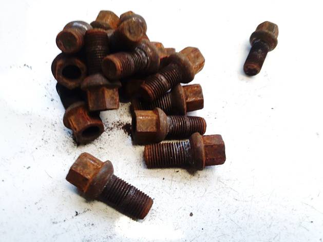 Skoda Octavia 2008 Болты колесные пакет