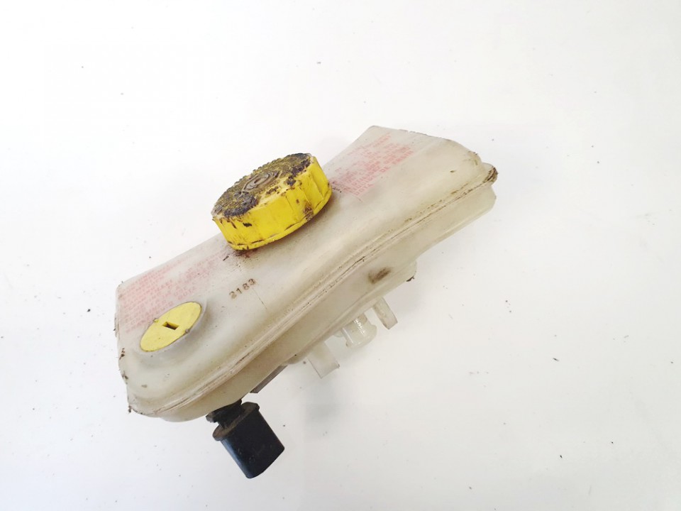 320670094 Volkswagen Passat 2003 Brake Master Cylinder Reservoir