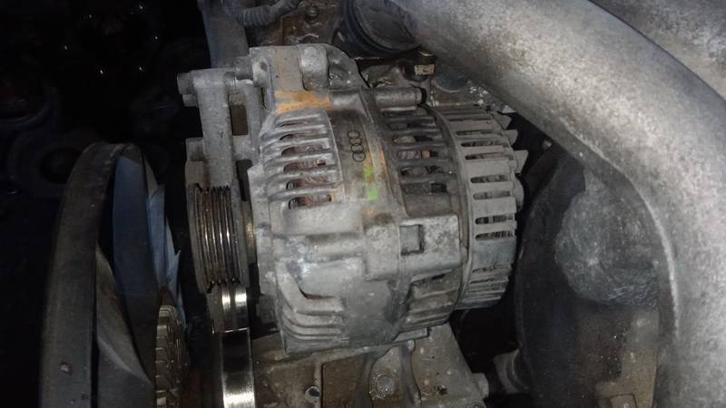 058903016B Audi A4 1995 Generaattori