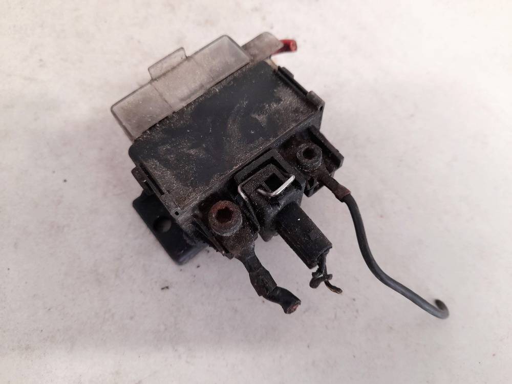 191911261b 899011 Glow plug relay Volkswagen Golf 1994 EIS01754400