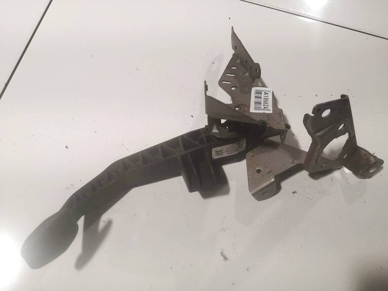 30748399 Volvo V50 2005 Clutch pedal