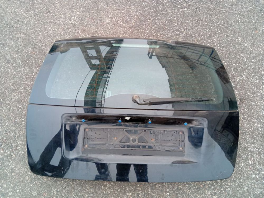 JUODAS Volvo V50 2005 Tylna klapa (pokrywa silnika) - TYLNE