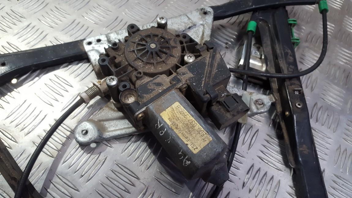 113846101 Audi A4 1996 Duru lango pakelejo varikliukas P.K.