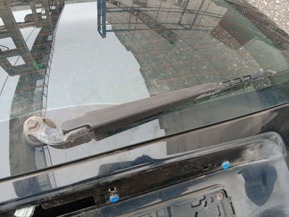 Volvo V50 2005 Ramie wycieraczki tylnej szyby - TYLNE