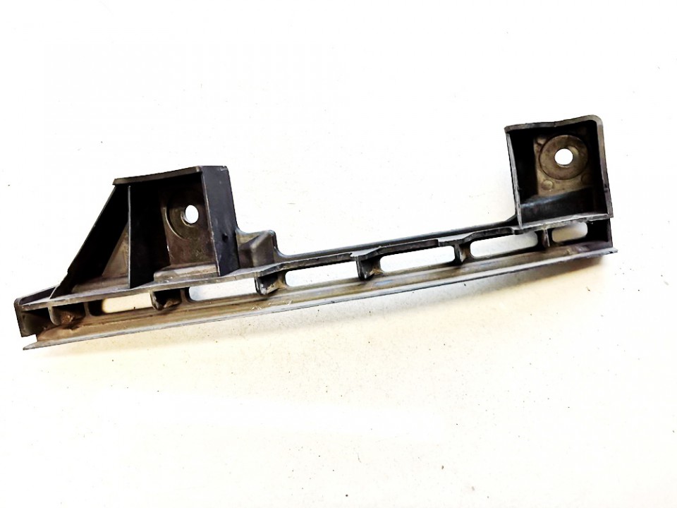 1T0807890B Volkswagen Touran 2003 Puskurin kiinnike - EDESSÄ OIKEALLA