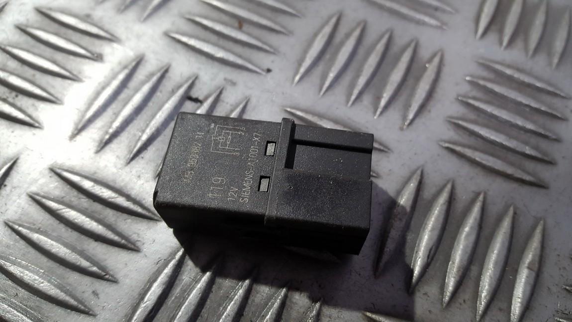 MB95338211 Mitsubishi Pajero Pinin 2003 Przekaźnik