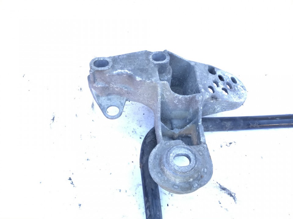 8E0199351 Skoda Superb 2002 Wspornik silnika