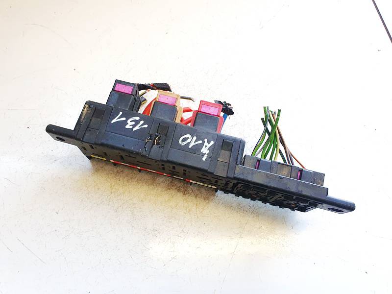 8L0941822 Volkswagen Golf 1999 Fuse box