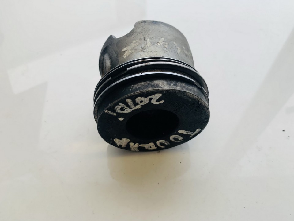 49R2 Volkswagen Touran 2004 Stumoklis