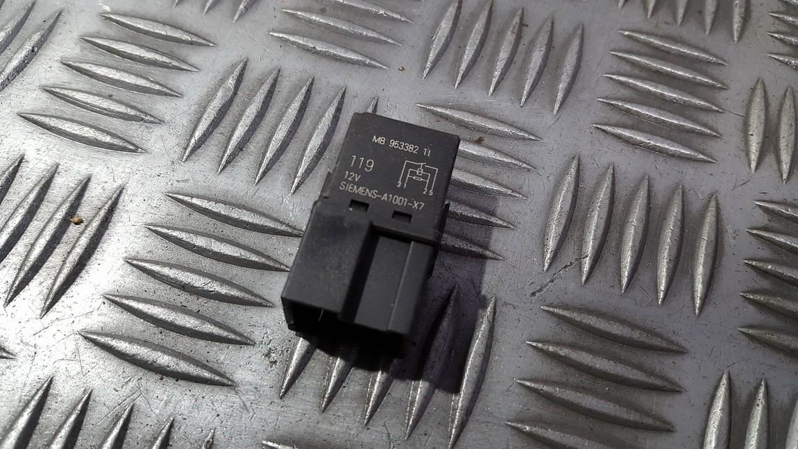 MB95338211 Mitsubishi Pajero Pinin 2003 Przekaźnik