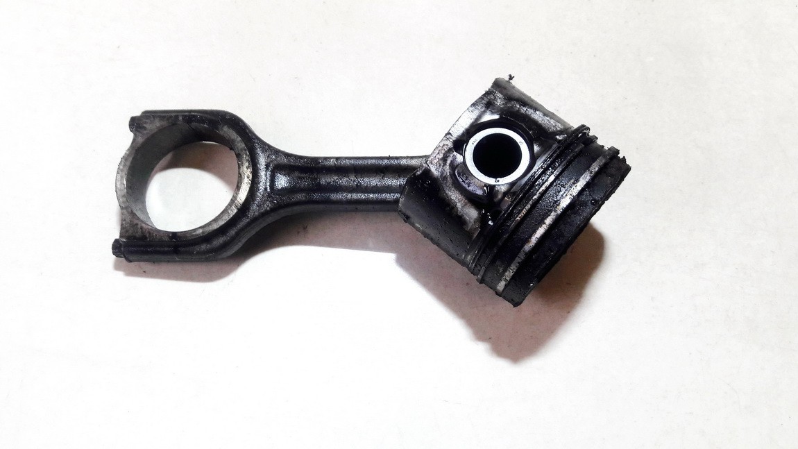 Ford Focus 2007 Piston and Conrod (Connecting rod)