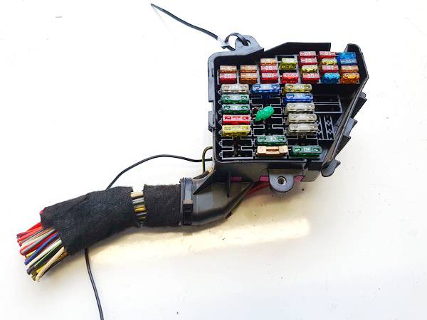 8D1941824 Audi A6 2003 Fuse box