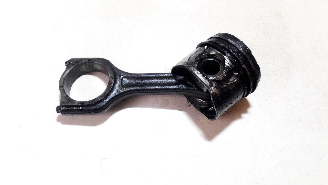 Ford Focus 2007 Piston and Conrod (Connecting rod)