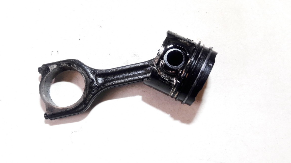 Ford Focus 2007 Piston and Conrod (Connecting rod)